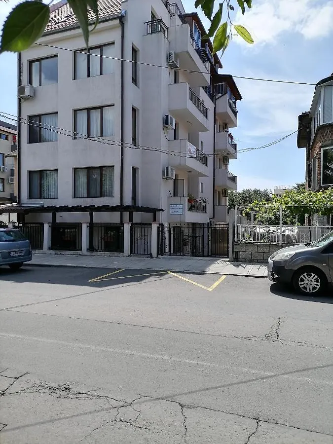 White Home-Apartament Burgas Apartment